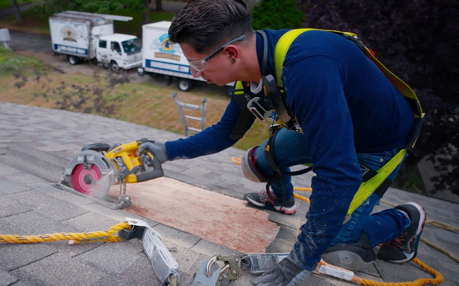 Roofer repair expert